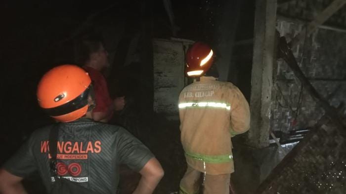 Diduga Akibat Bara di Tungku, Rumah Warga Kroya Cilacap Terbakar