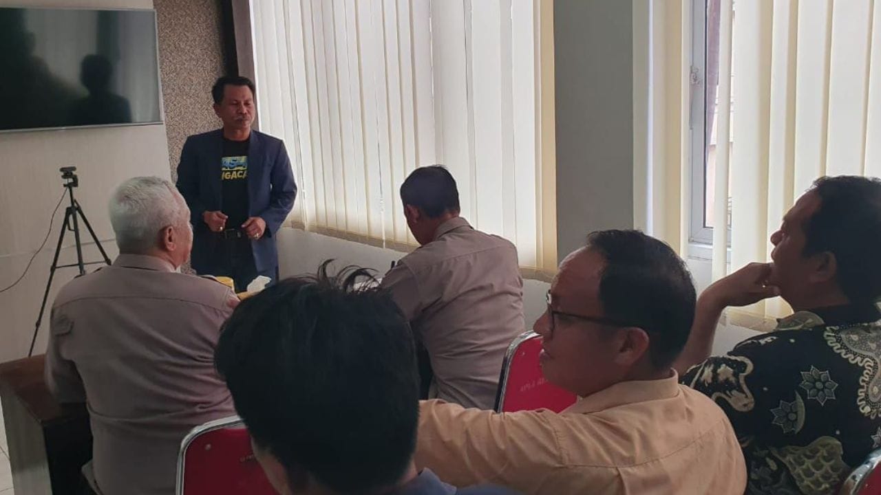 Tingkatkan Profesionalisme, Anggota Polresta Banyumas Dapat Pembekalan Hukum dari Peradi SAI Purwokerto