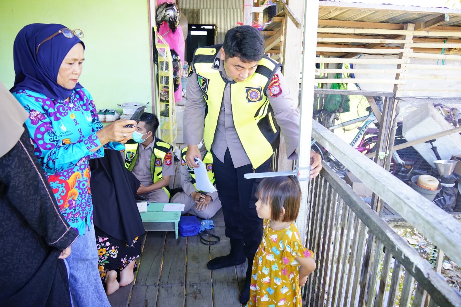 Posyandu Keliling Rumkit Bhayangkara Polda Kalteng, Upaya Dekatkan Layanan Kesehatan ke Masyarakat