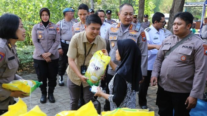 Dukung Ketahanan Pangan, Polresta Malang Kota Adakan Bakti Kesehatan dan Pasar Beras Murah