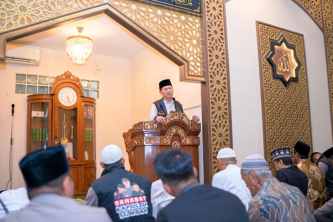Subuh Jadi Momen Persaudaraan: Brigjen Pol Solihin Bersama Ratusan Jamaah Padang Doakan Keamanan Sumatera Barat