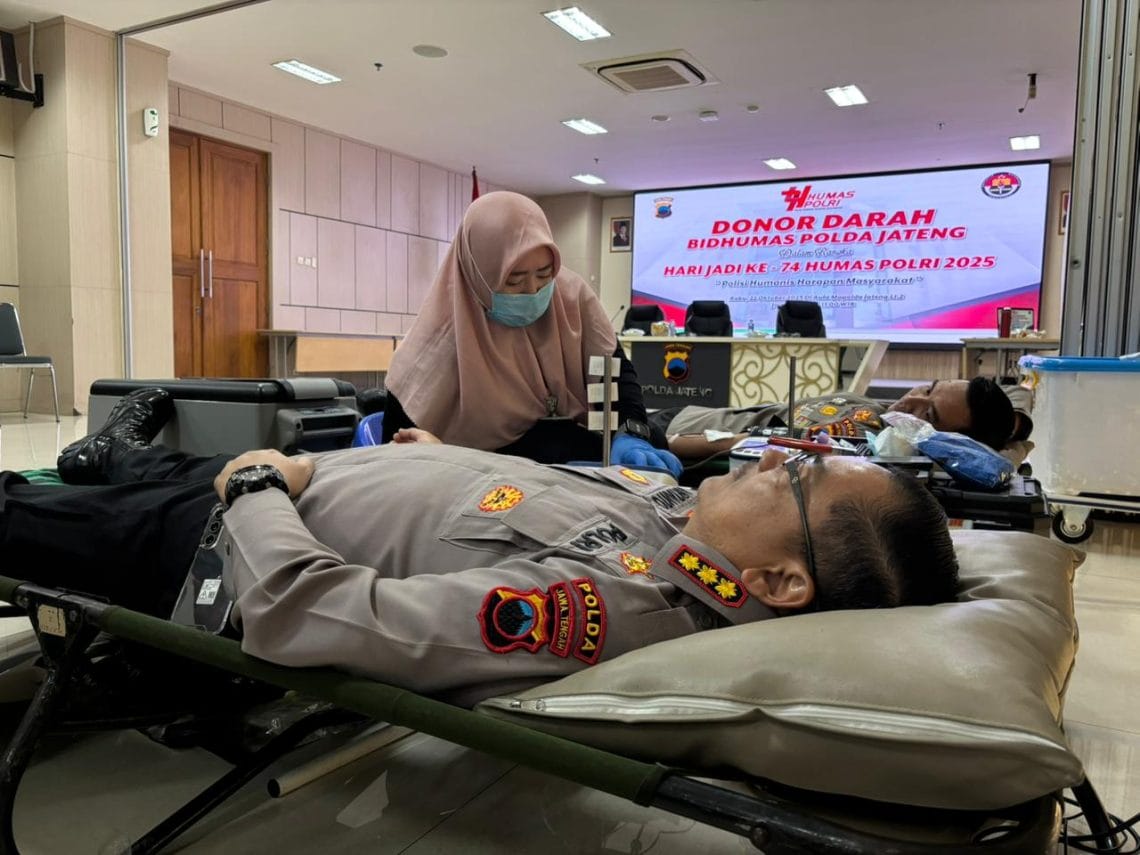Rayakan HUT ke-74 Humas Polri, Bidhumas Polda Jateng dan Awak Media Gelar Aksi Donor Darah