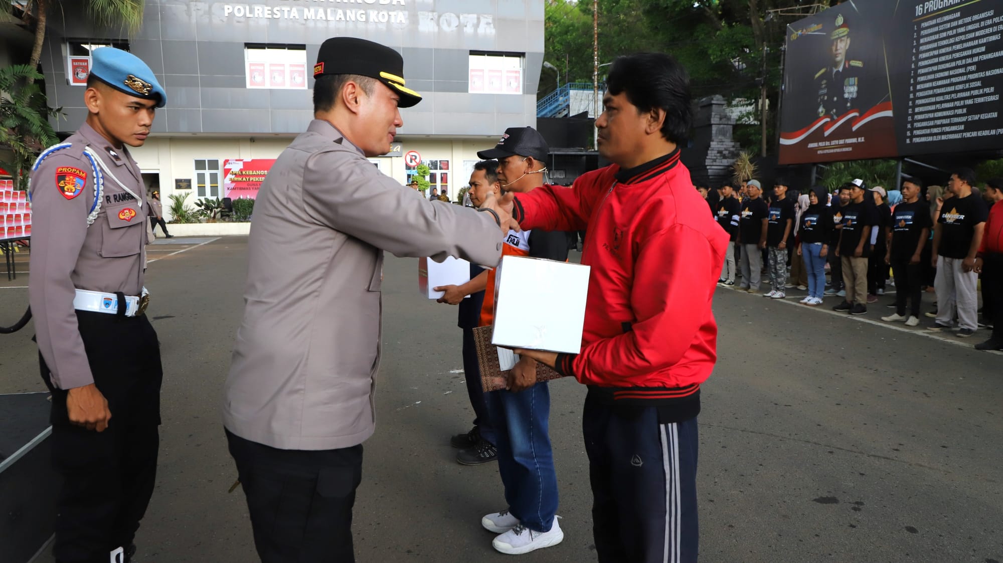Kebersamaan Polisi dan Buruh Terwujud di Apel Kebangsaan Polresta Malang Kota