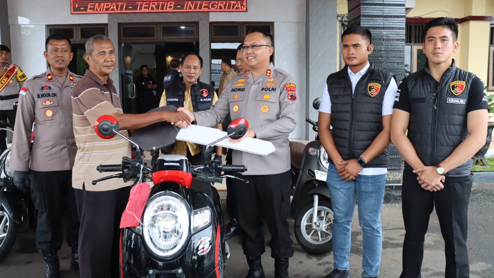 Motor Korban Curanmor yang Viral Akhirnya Dikembalikan Langsung oleh Kapolres Pekalongan