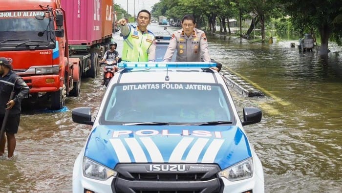 Cek Banjir di Semarang, Kapolda Jateng Pastikan Pelayanan Terbaik untuk Warga