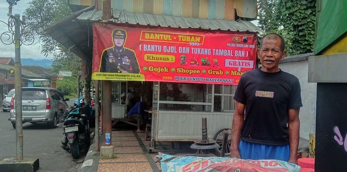 Ojol di Magelang Dapat Layanan Tambal Ban Gratis dari Polisi
