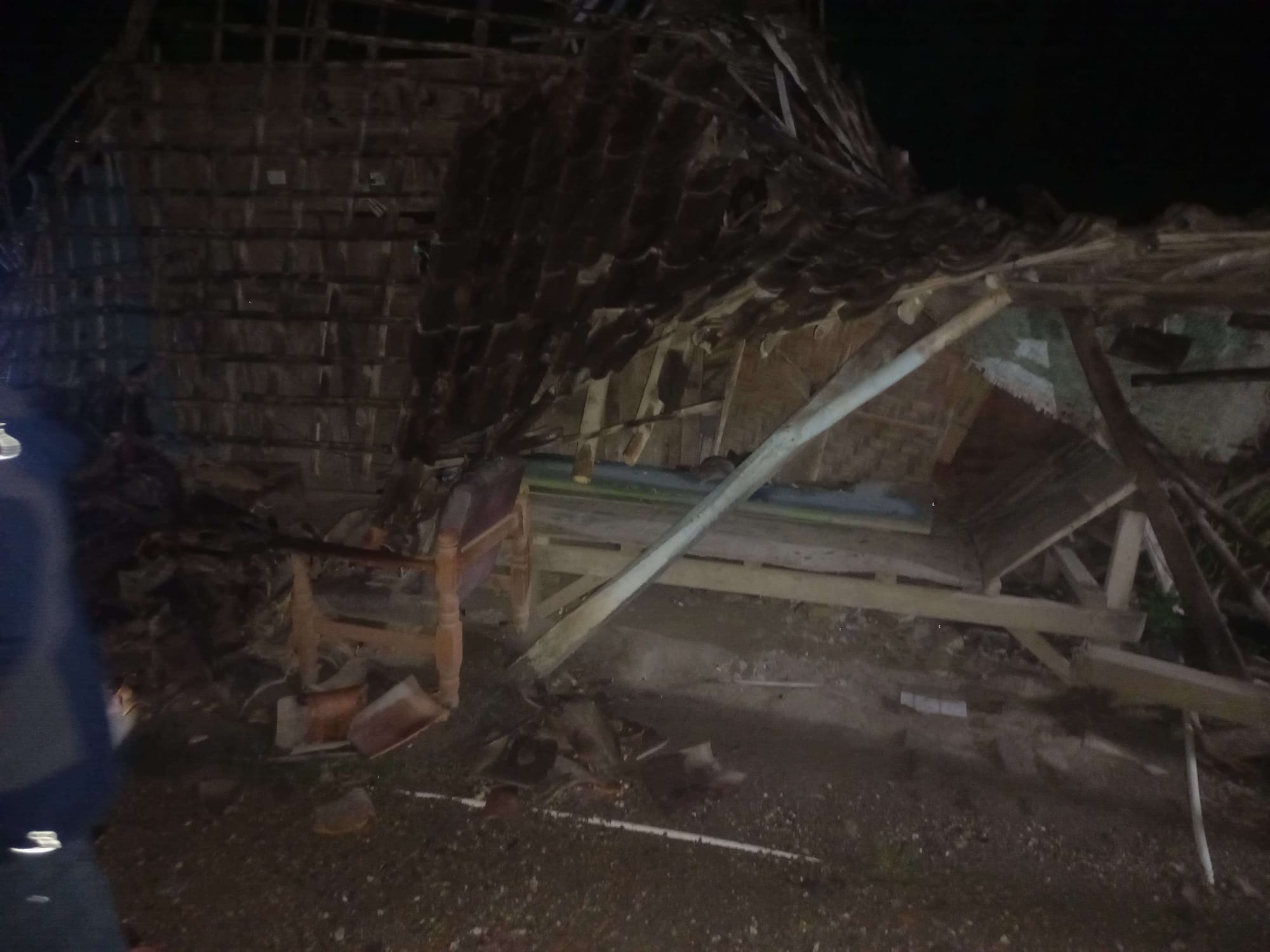 Bangunan Rapuh, Rumah Warga Trucuk Klaten Ambruk Diterjang Angin