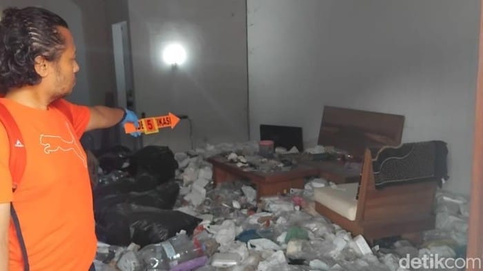 Warga Pati Geger, Mayat Pria Ditemukan di Kamar yang Dipenuhi Sampah