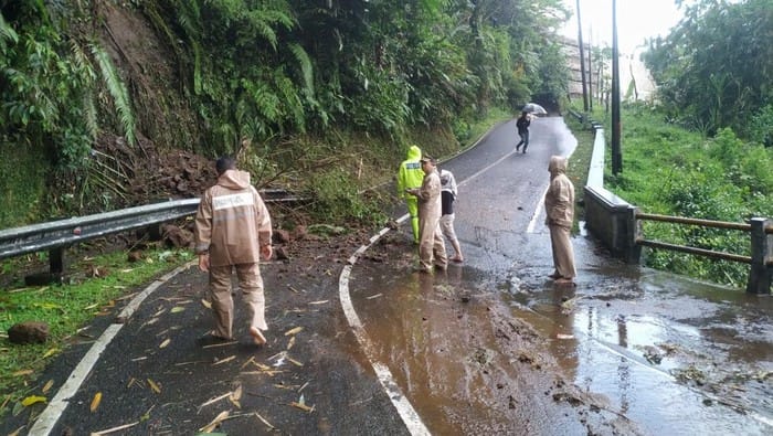 Sat Set, Polsek Baturraden Sigap Tangani Dampak Longsor di Banyumas