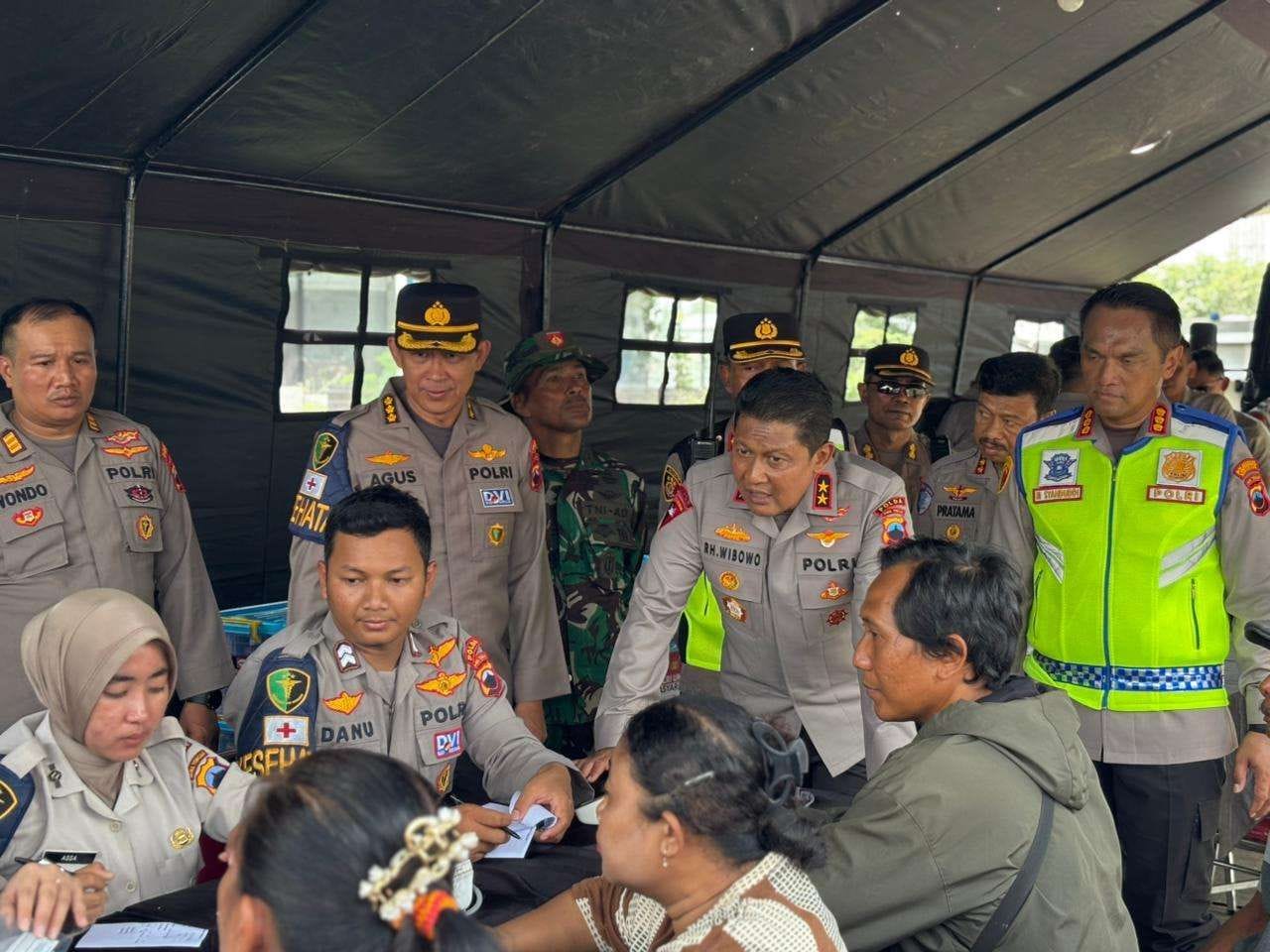 Kapolda Jateng Instruksikan Anggota Turun Layani Korban Banjir Kaligawe