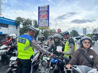 Polresta Cilacap Gelar Sosialisasi dan Penindakan Operasi Zebra Candi 2025 di Berbagai Ruas Jalan