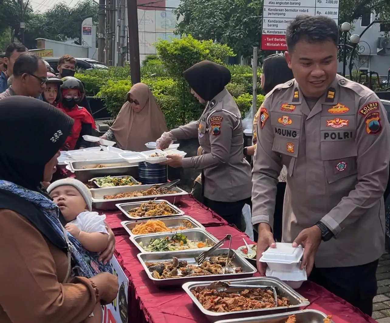 Polisi Boyolali Rela Batalkan Umrah demi Buka Warung Makan Gratis untuk Warga