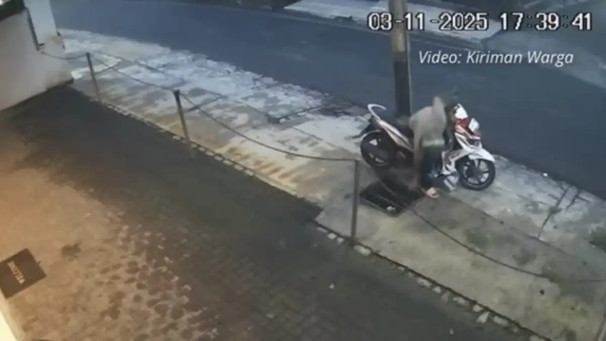 Aksi Pencurian Besi Penutup Selokan Marak di Kota Malang, Pelaku Terekam CCTV