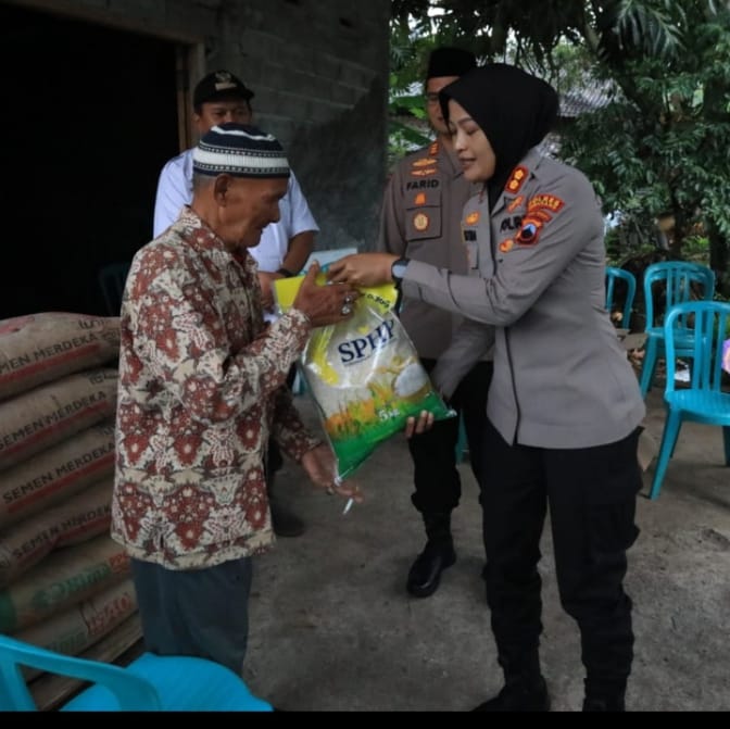 Peduli Korban Puting Beliung, Polres Semarang Salurkan Bantuan di Pringapus dan Bergas