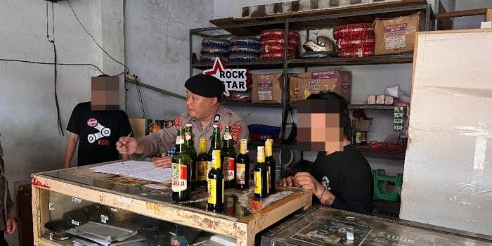 Razia Sat Samapta Polres Pekalongan di Karangdadap dan Kedungwuni Amankan 23 Botol Miras