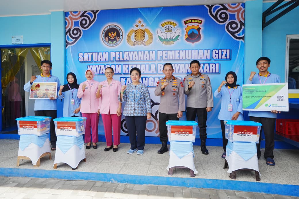 Dukung Program Presiden Prabowo, Kapolri Sigit Cek Langsung Pengelolaan Makan Bergizi Gratis di Karanganyar