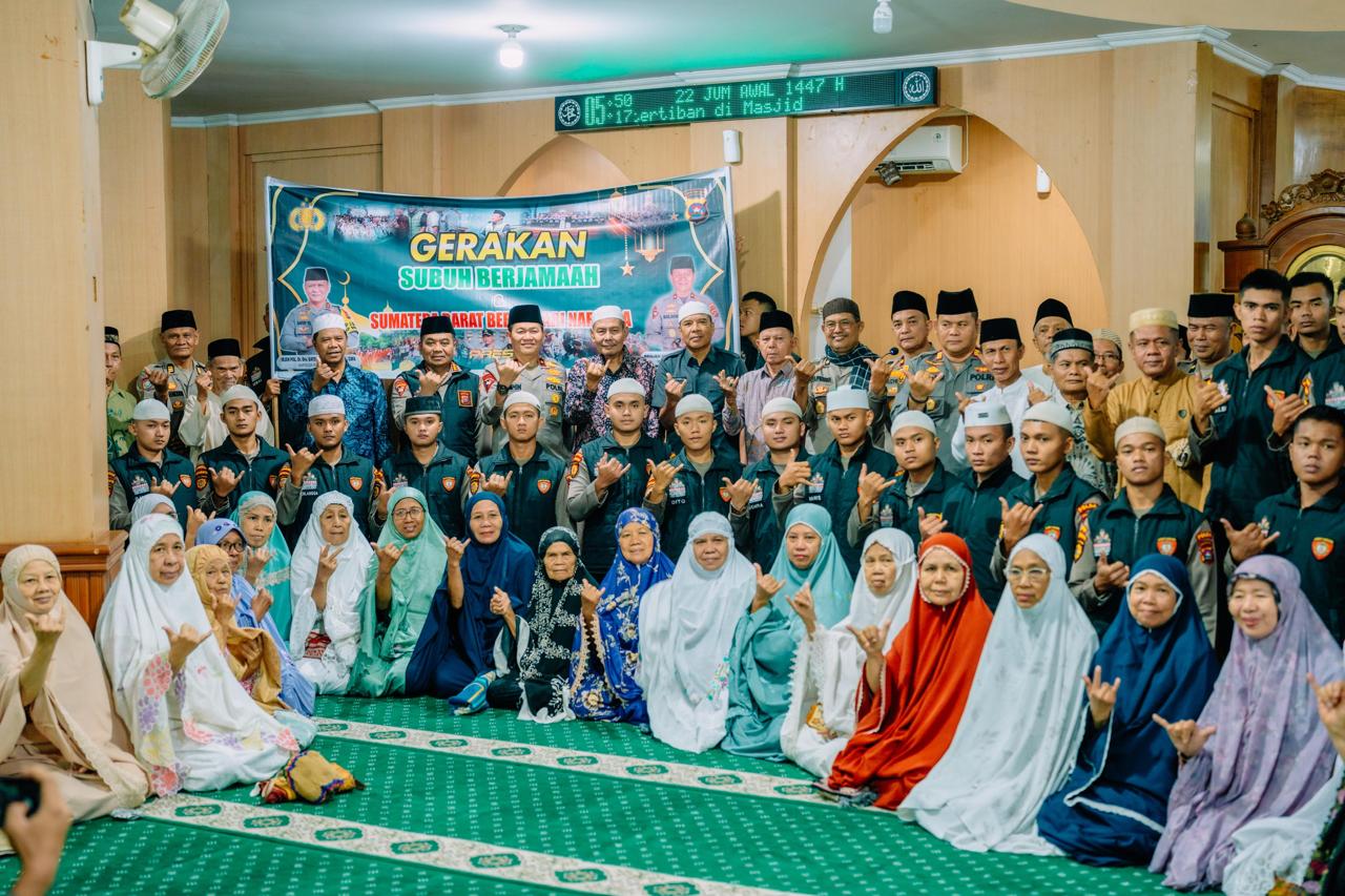 Wakapolda Sumbar Brigjen Pol Solihin Ajak Warga Gunung Padang Perkuat Ukhuwah Lewat Gerakan Subuh Berjamaah di Masjid Al-Iman