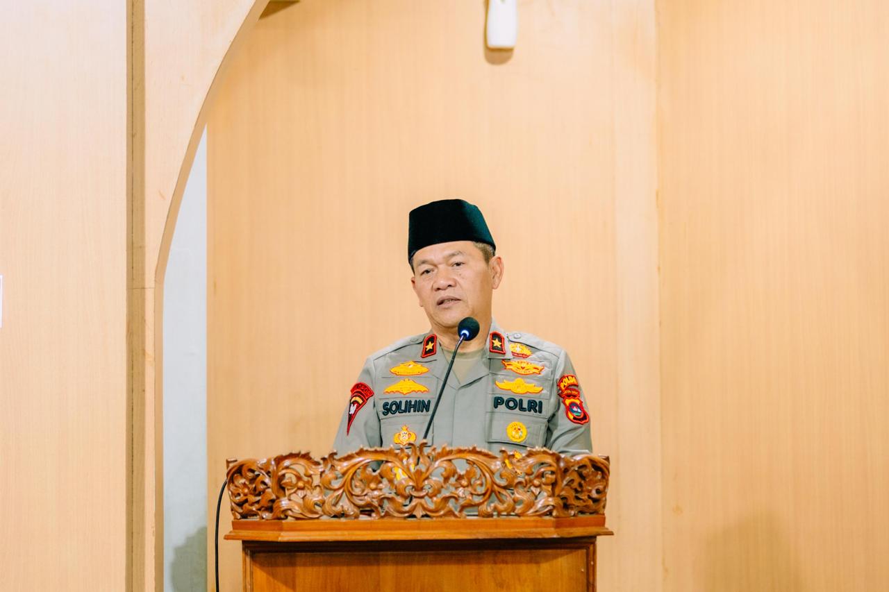 Dari Masjid Al-Iman, Wakapolda Sumbar Serukan Harmoni dan Keamanan Lewat Gerakan Subuh Berjamaah