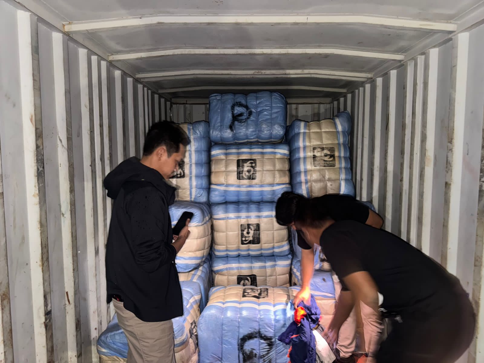 Polisi Gerebek Sindikat Balpres di Jakarta, 207 Bal Pakaian Bekas Impor Disita
