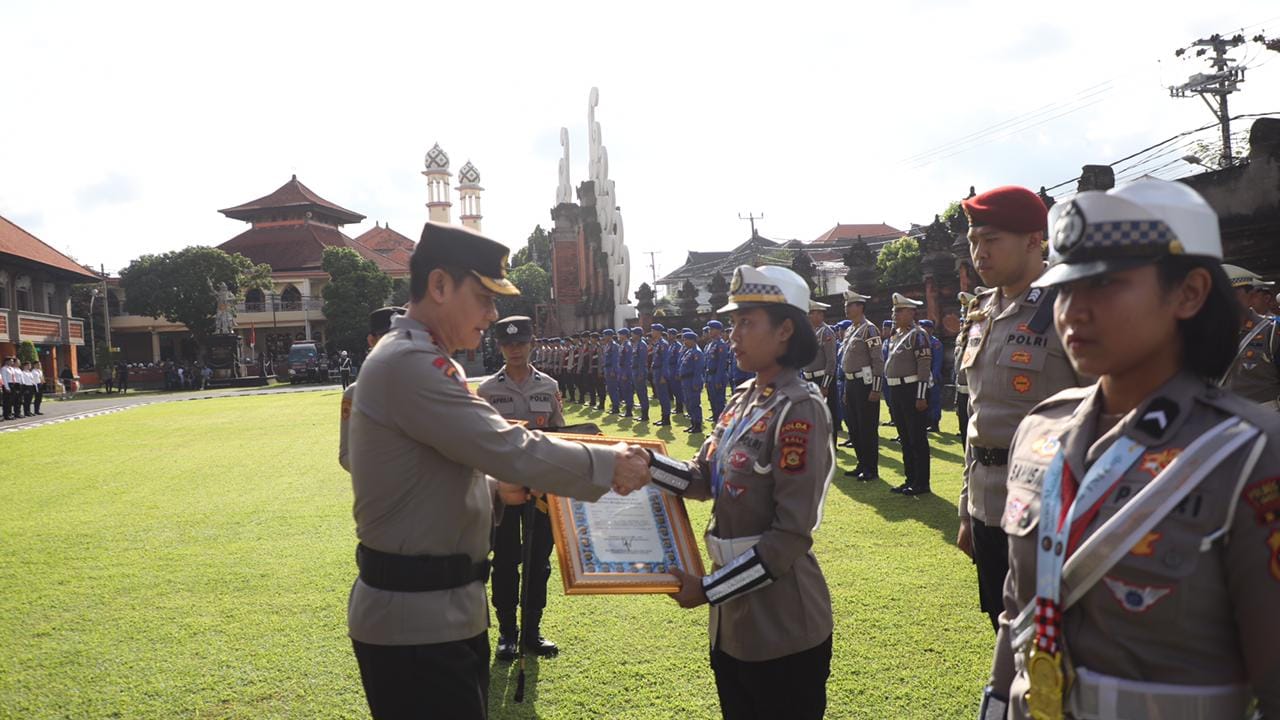 Polda Bali Juara, Kapolda Bali berikan Penghargaan kepada Personil yang Berprestasi