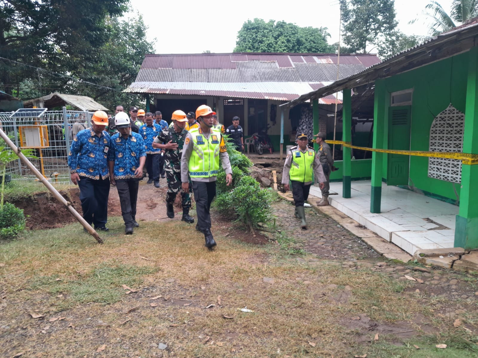 Tinjau Pengungsian, Kapolresta dan Forkompimda Pastikan Penanganan Warga Terdampak Tanah Bergerak