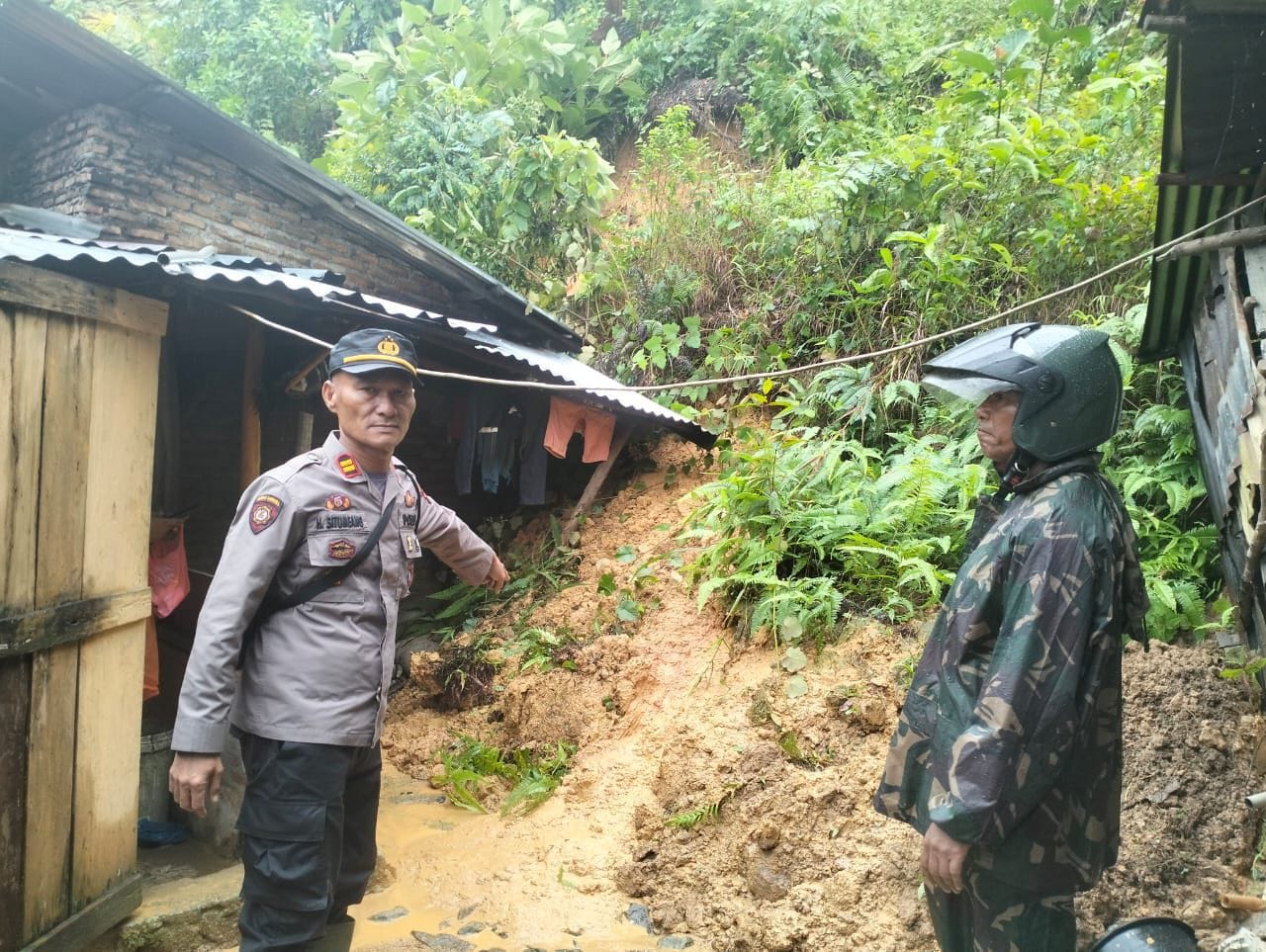 Polri Kerahkan Personel untuk Bantu Warga Terdampak Bencana di Sumatera Utara
