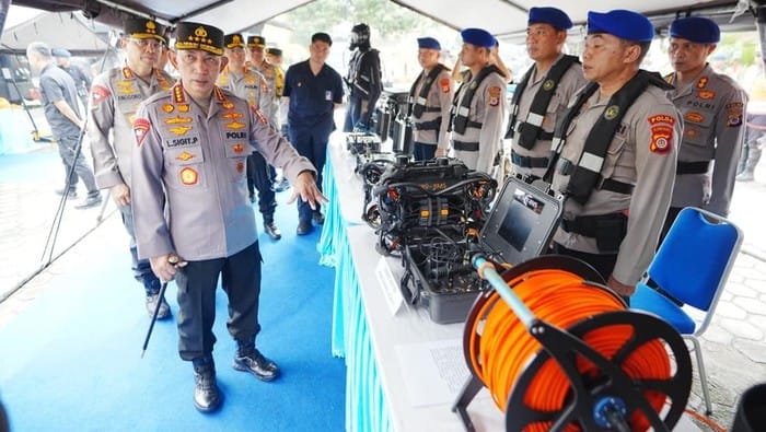 Pastikan Jogja Siap Hadapi Bencana, Kapolri Tinjau Peralatan SAR dan Bagikan Bansos ke Warga