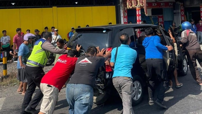 Bus Diduga Rem Blong, Laka Beruntun 5 Kendaraan Terjadi di Kartasura