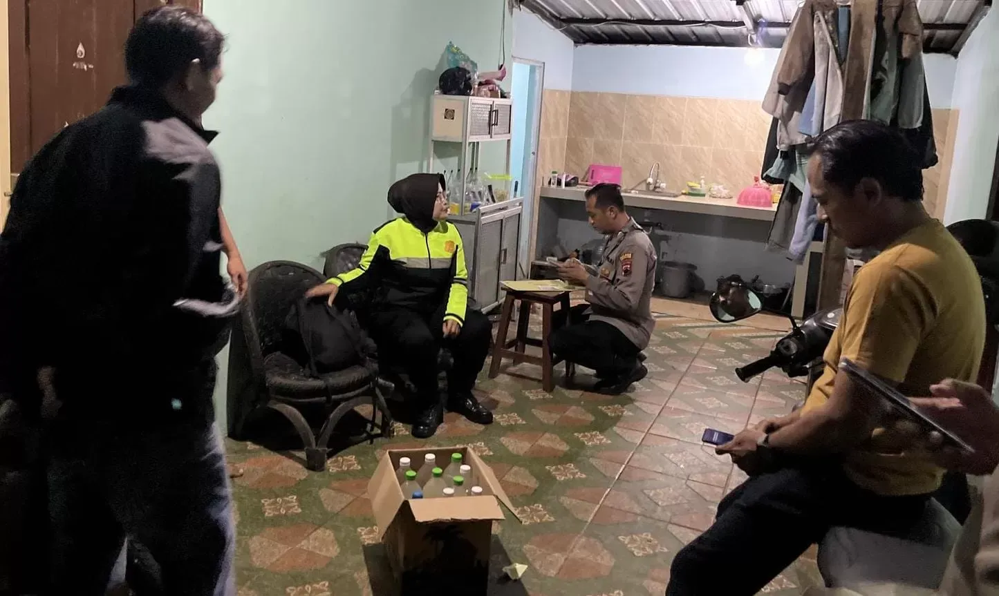 Polsek Karanganyar Amankan 22 Botol Miras Saat Operasi Pekat di Bejen dan Tegalgede