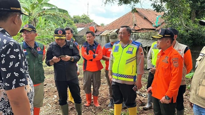 Respons Cepat Kapolresta Cilacap Hadapi Banjir di Majenang dan Wanareja