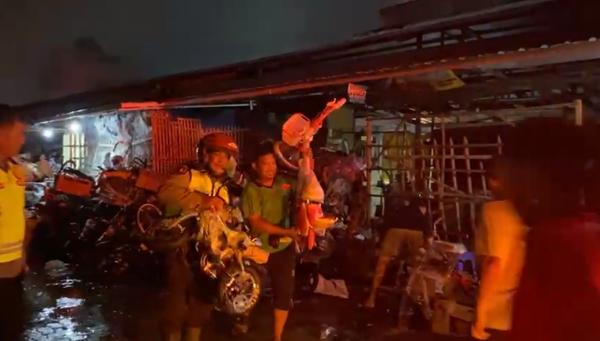 Kebakaran Pasar Pagi Pemalang, Polisi dan Warga Bersinergi Lakukan Pemadaman