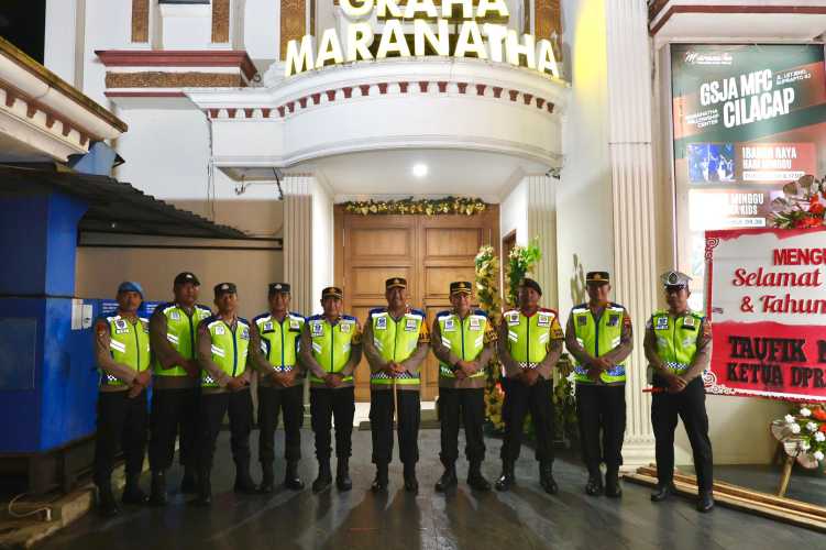 Pastikan Keamanan Natal, Kapolresta Cilacap Tinjau Pos Pengamanan Gereja