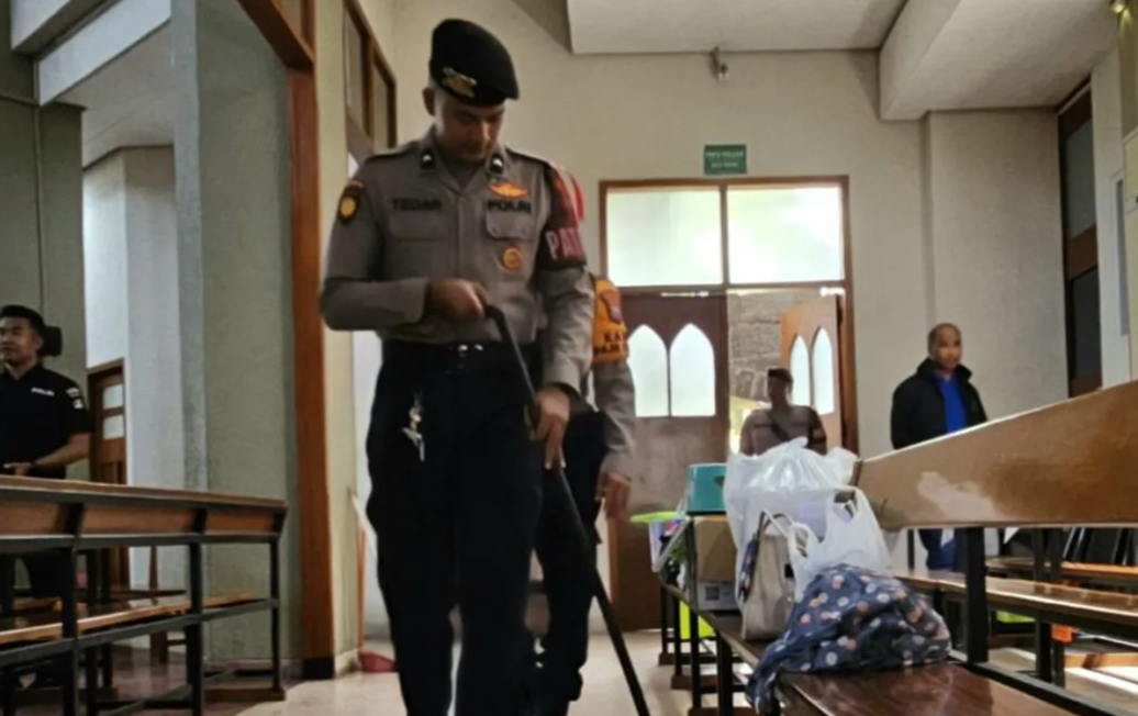 Antisipasi Gangguan Keamanan, Polresta Malang Kota Turunkan Pam Obvit dan K-9 Sterilkan Gereja Saat Natal