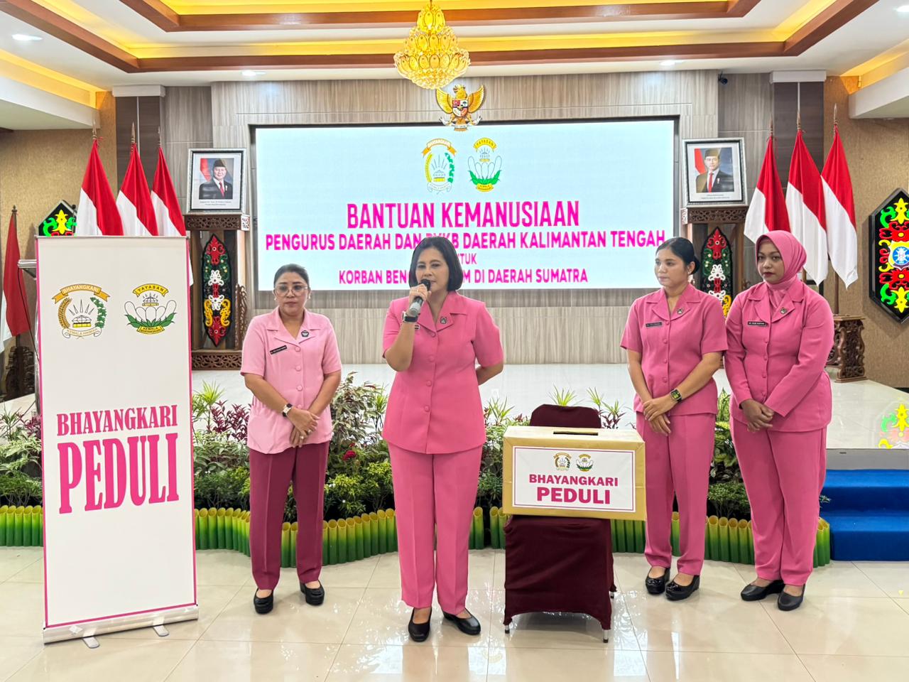Bhayangkari Kalteng Tunai Berikan Bantuan untuk Korban Bencana Alam di Sumatera