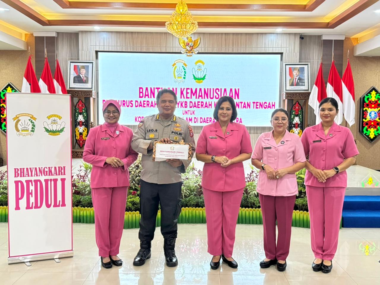 Peduli Sesama, Bhayangkari Kalteng Kirim Bantuan Kemanusiaan ke Korban Bencana di Sumatera