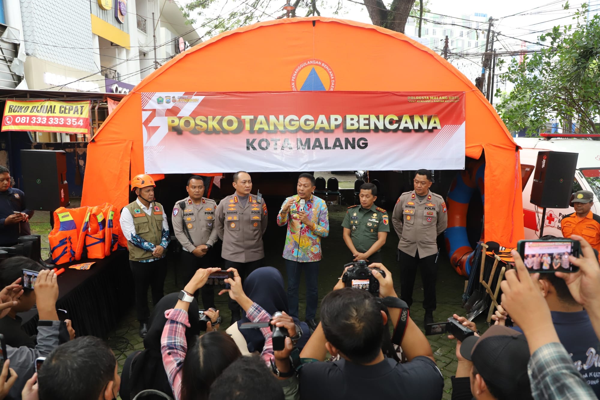 Kombes Nanang Turunkan Mantan Personel Brimob untuk Posko Bencana Malang