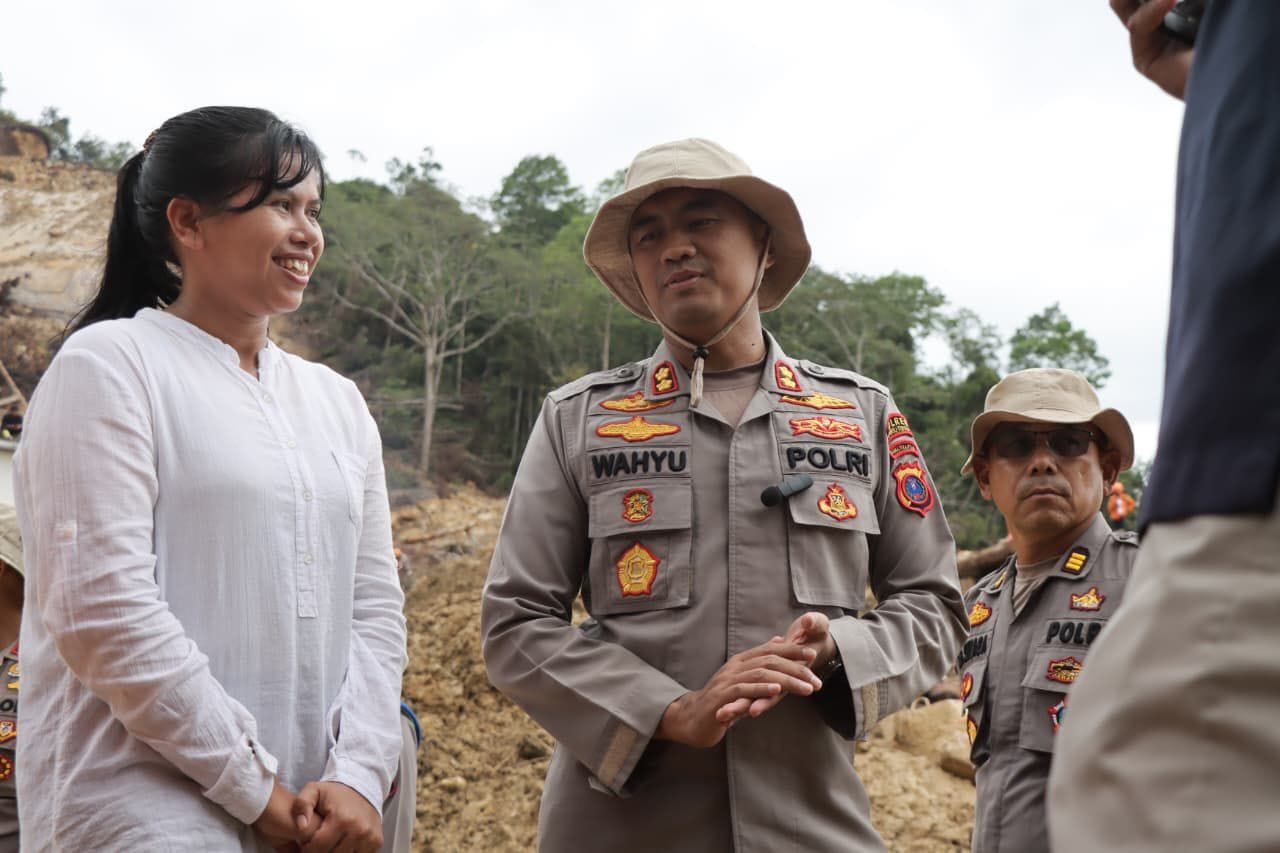 Rumah Hancur Diterjang Longsor, Polwan Tapteng Pilih Selamatkan Ibu dan Dua Balita