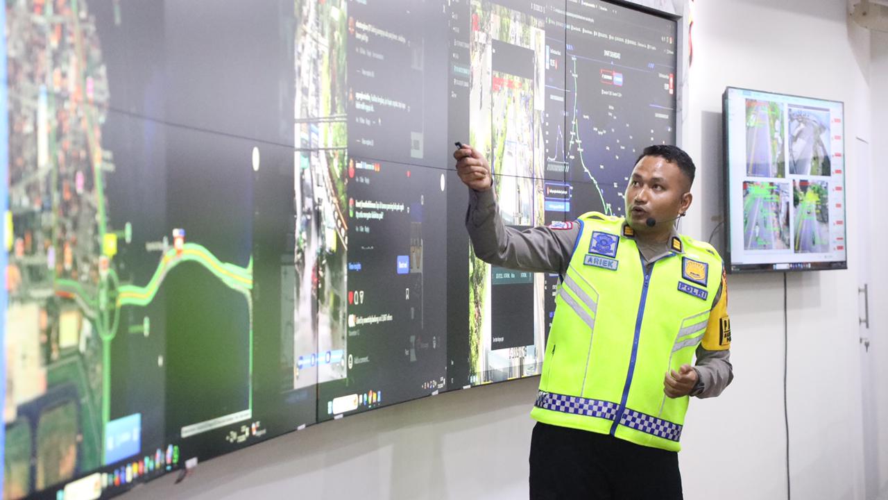 Kakorlantas Polri Serahkan Smart City ke Polda Bali, Perkuat Sistem Lalu Lintas Aman dan Tertib