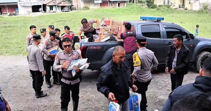 Tinjau Lokasi Pengungsian, Kapolres Aceh Tengah Beri Bantuan untuk Warga Ketol