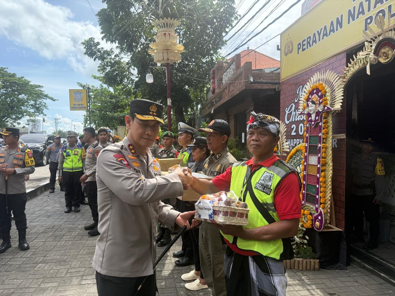 Pastikan Kesiapan Personel, Kapolda Bali Tinjau Langsung Kelengkapan Pos Yan Ops Lilin Agung 2025