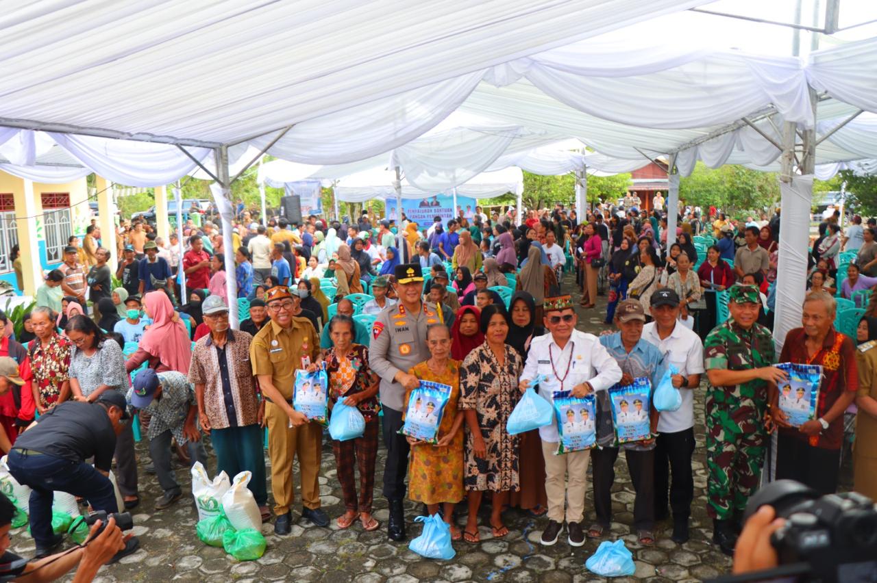 Kapolda dan Gubernur Kalteng Pembukaan Pasar Murah di Kasongan Lama