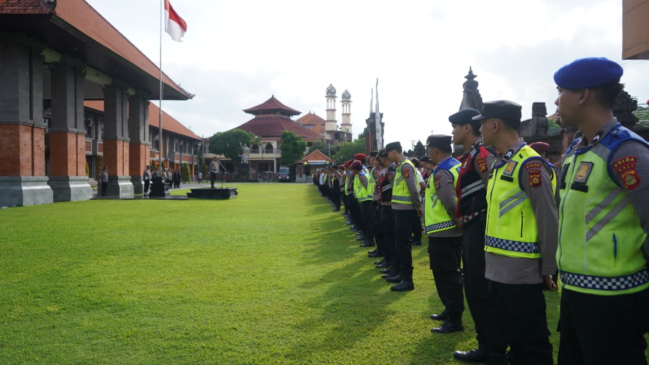Polda Bali Terjunkan Ratusan Personel Pertebal Pengamanan di Gereja