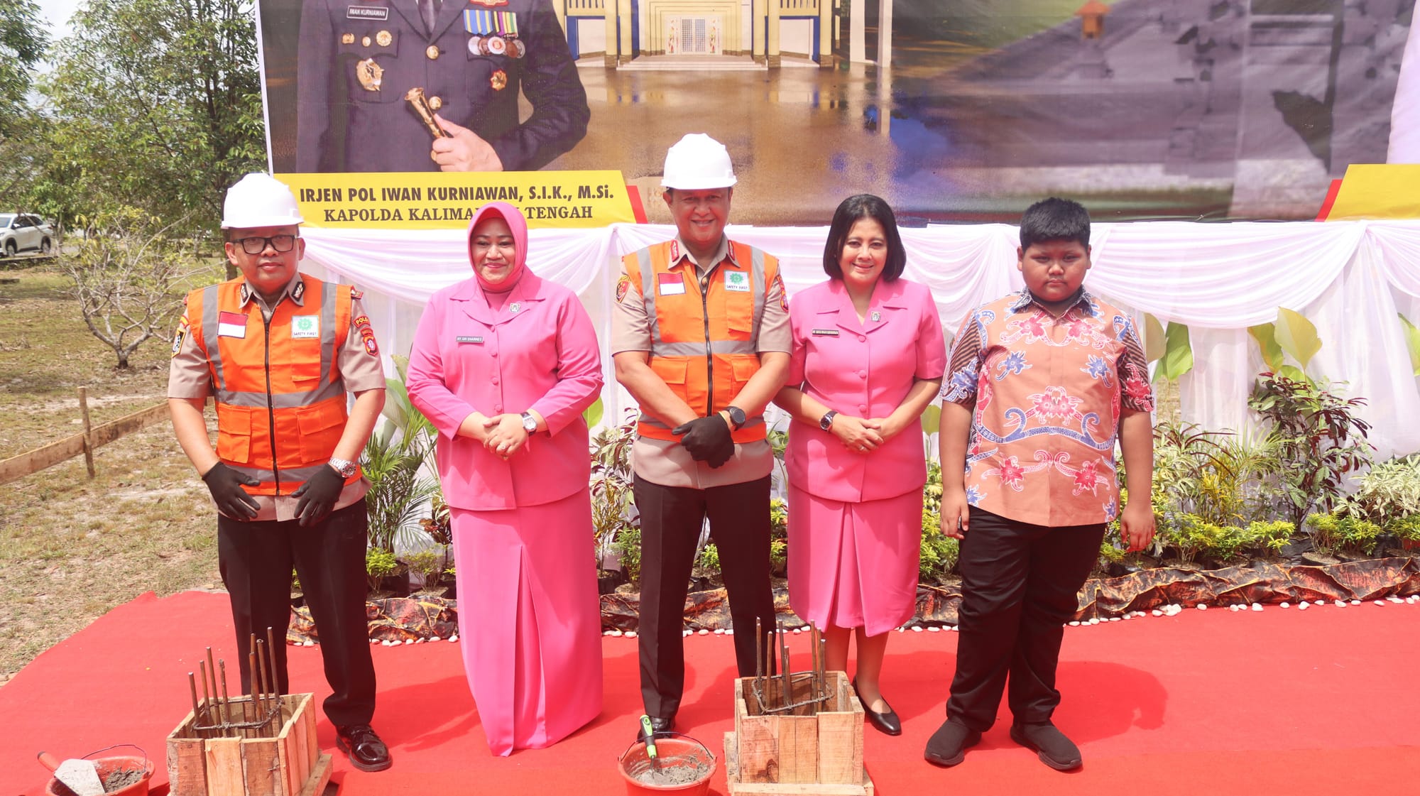 Kapolda Kalteng Resmikan Peletakan Batu Pertama Gereja dan Pura di SPN