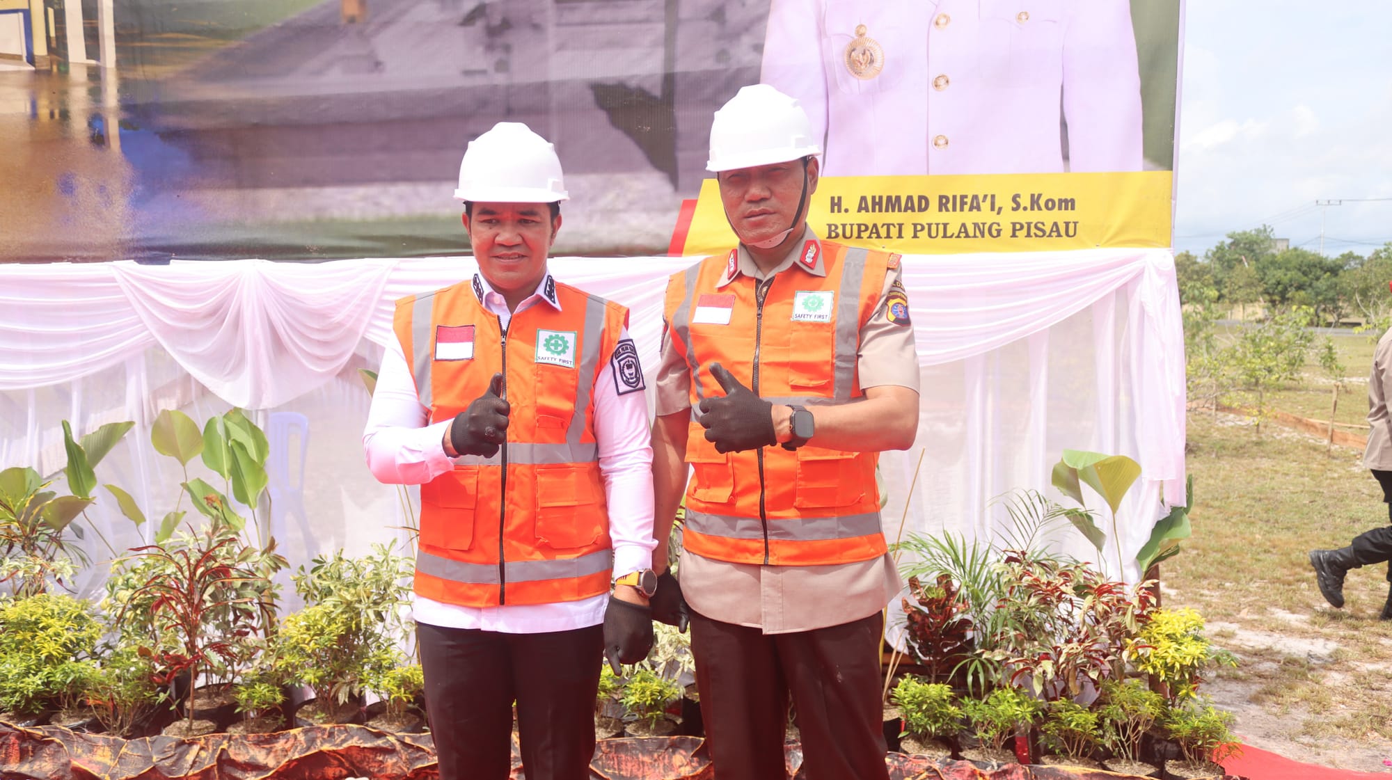 Kapolda Kalteng Letakkan Batu Pertama Pembangunan Gereja dan Pura di SPN