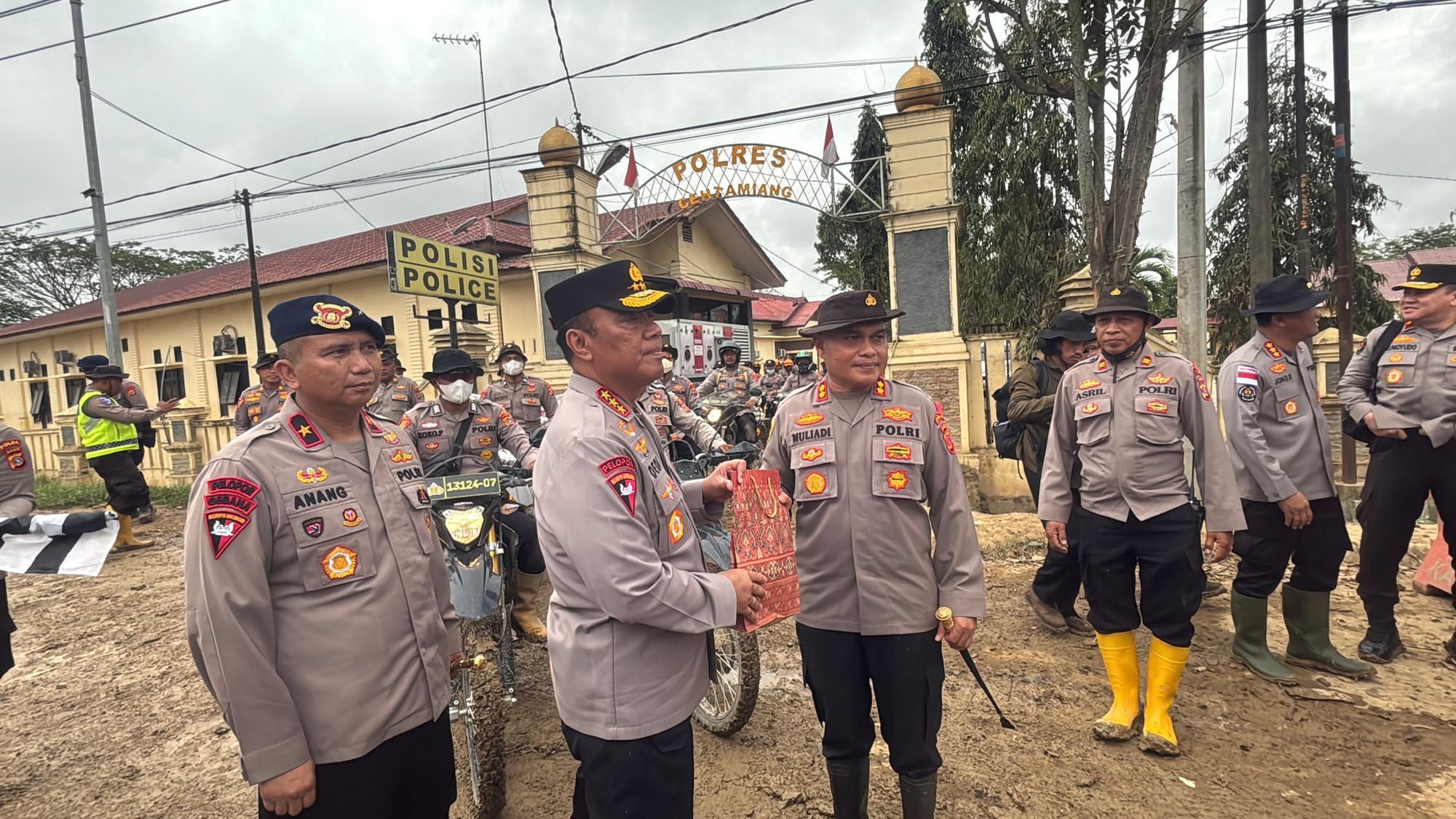 Wakapolri Tinjau Penanganan Bencana Aceh Tamiang, Ratusan Kendaraan dan Personel Siaga