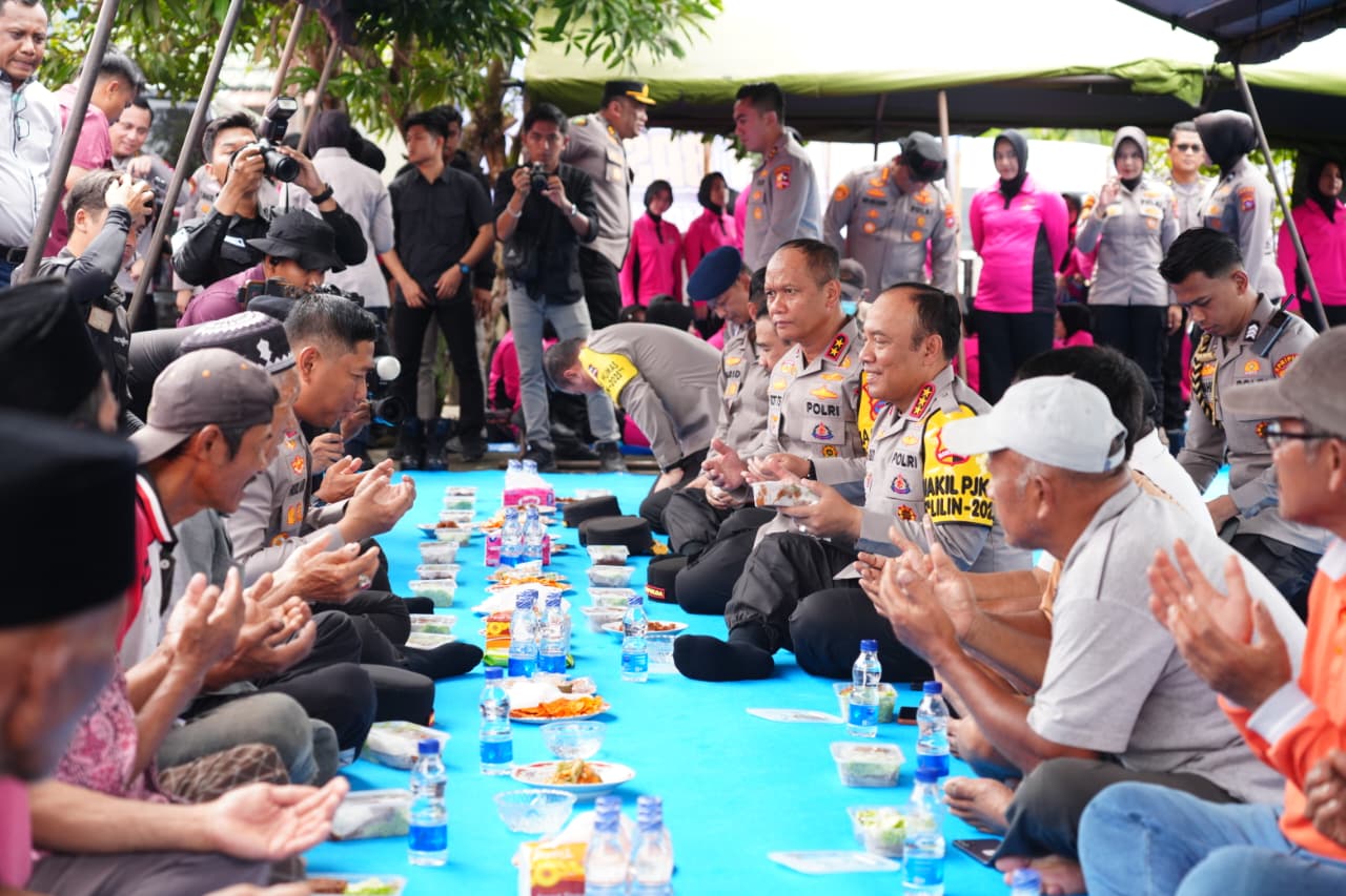 Peduli Pengungsi, Wakapolri Resmikan Sumur Bor dan Tinjau Dapur Umum Bhayangkari