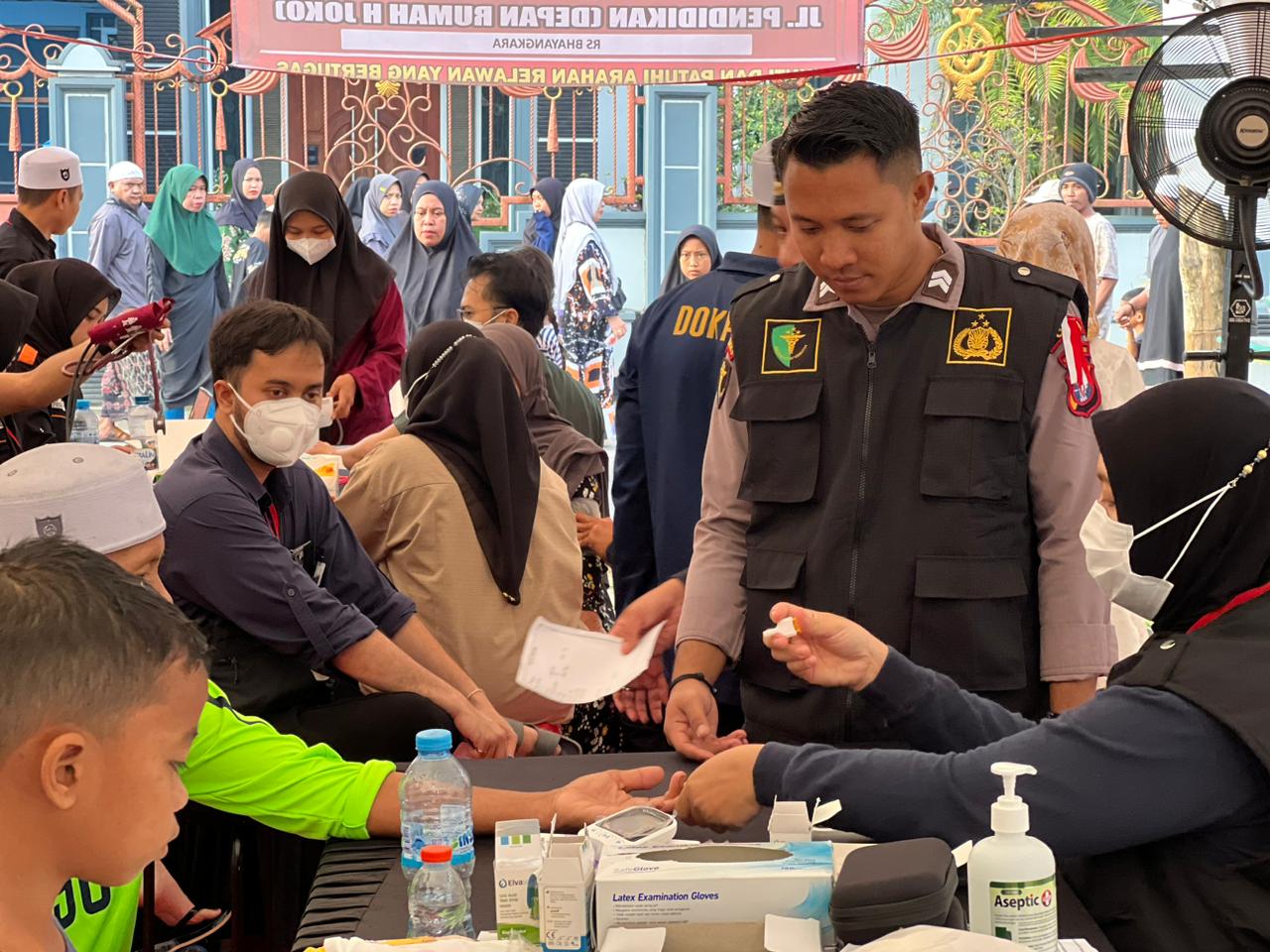 Polda Kalteng Tanggap Kesehatan Jamaah Haul Guru Sekumpul, Dirikan Posko dan Randulap