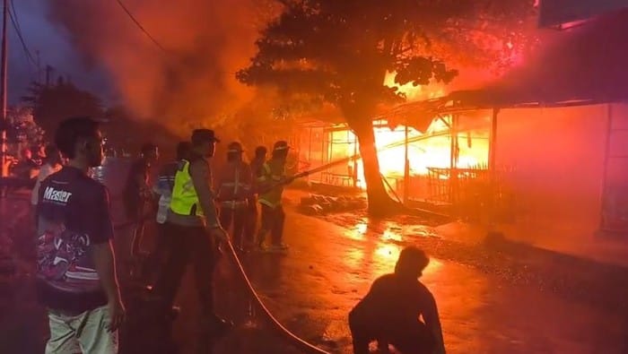 Kebakaran Pasar Pagi Pemalang, Polres Sigap Selamatkan Barang Dagangan Warga