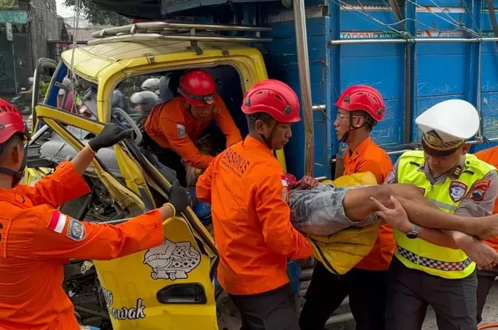 Kecelakaan Maut Dua Truk di Jalur Pantura Semarang–Kendal, Sopir Tewas Terjepit Kabin