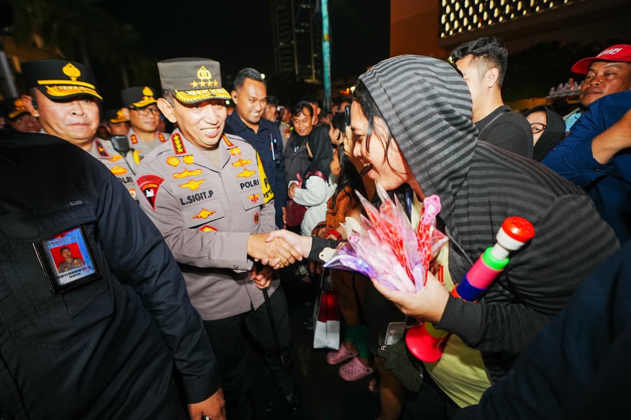 Kapolri Turun Langsung ke HI, Cek Pengamanan Tahun Baru hingga Sapa Masyarakat